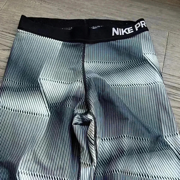 🌸4/$30🌸nike | DRI Patterned Crop Leggings - Picture 5 of 11